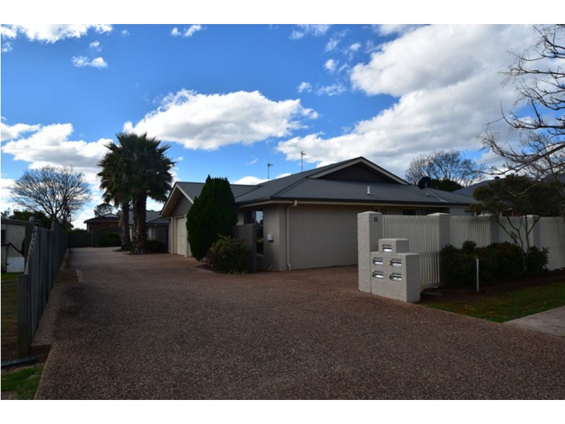 4/11 Albert Street, Newtown QLD 4350