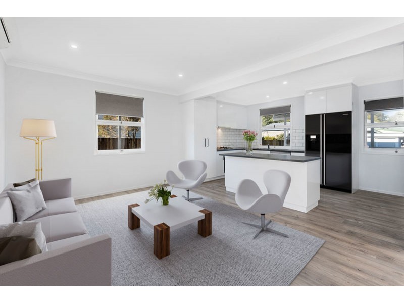 18 Esther Street, Mount Lofty QLD 4350