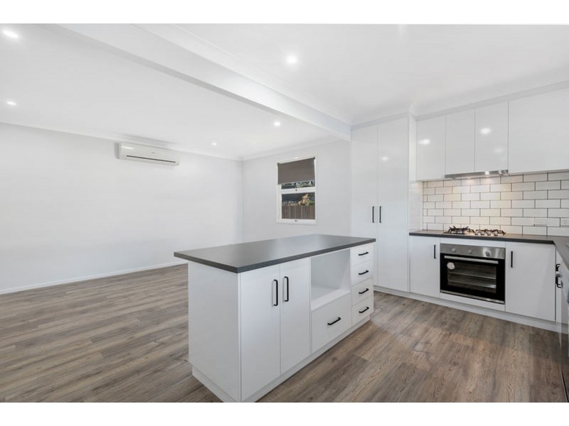 18 Esther Street, Mount Lofty QLD 4350