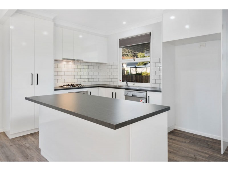 18 Esther Street, Mount Lofty QLD 4350