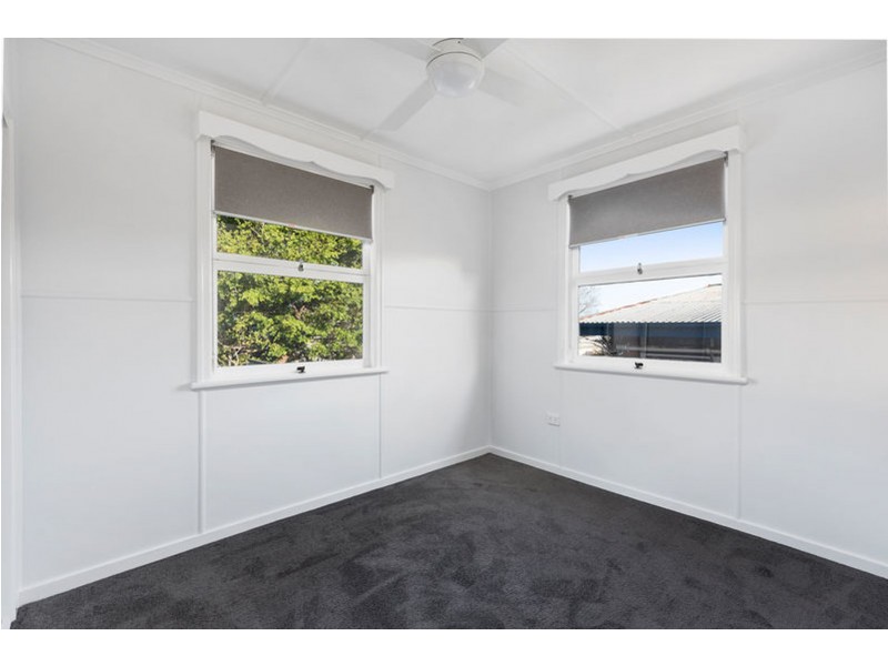 18 Esther Street, Mount Lofty QLD 4350