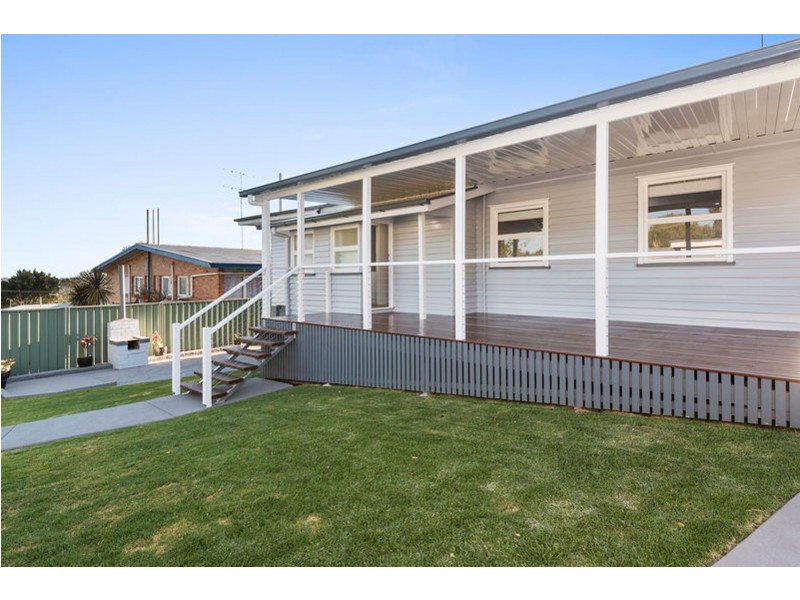 18 Esther Street, Mount Lofty QLD 4350