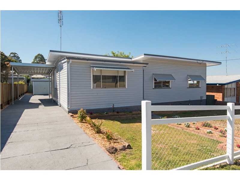 18 Esther Street, Mount Lofty QLD 4350