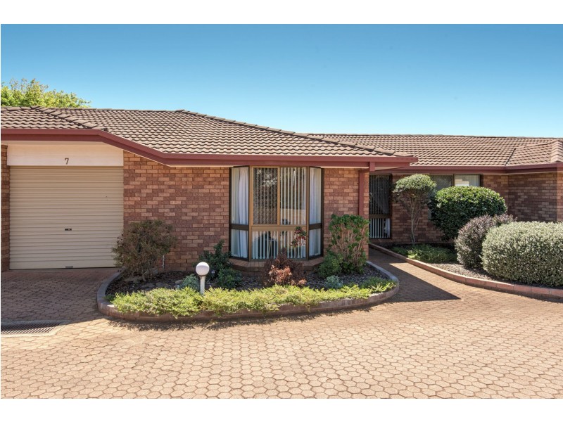 7/301 Bridge Street, Newtown QLD 4350