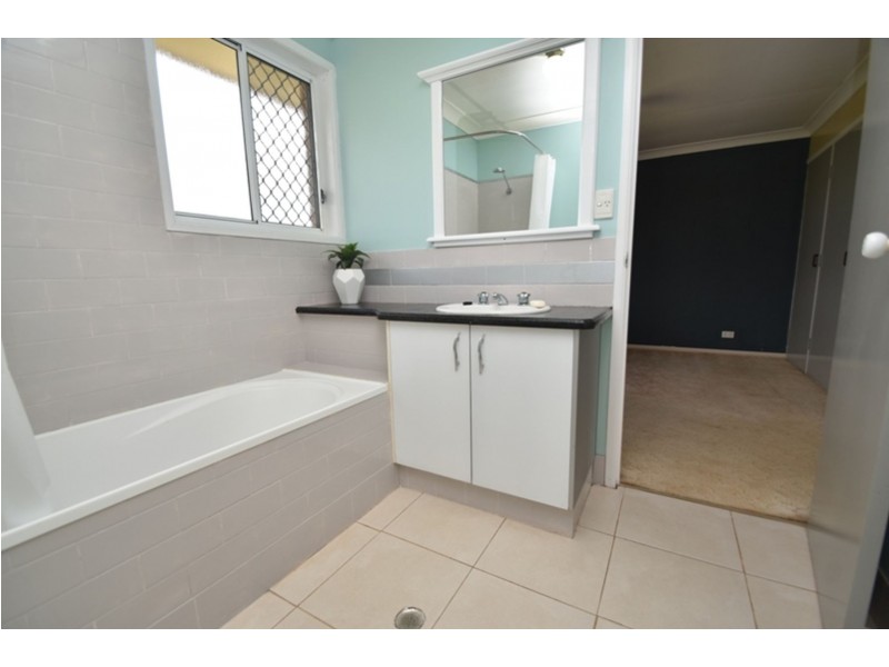 152 Hursley Road, Glenvale QLD 4350