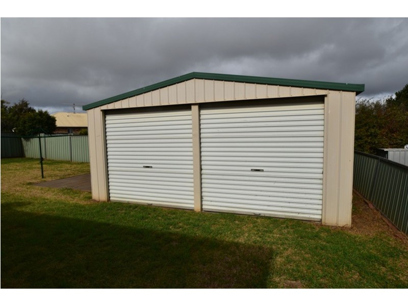 152 Hursley Road, Glenvale QLD 4350