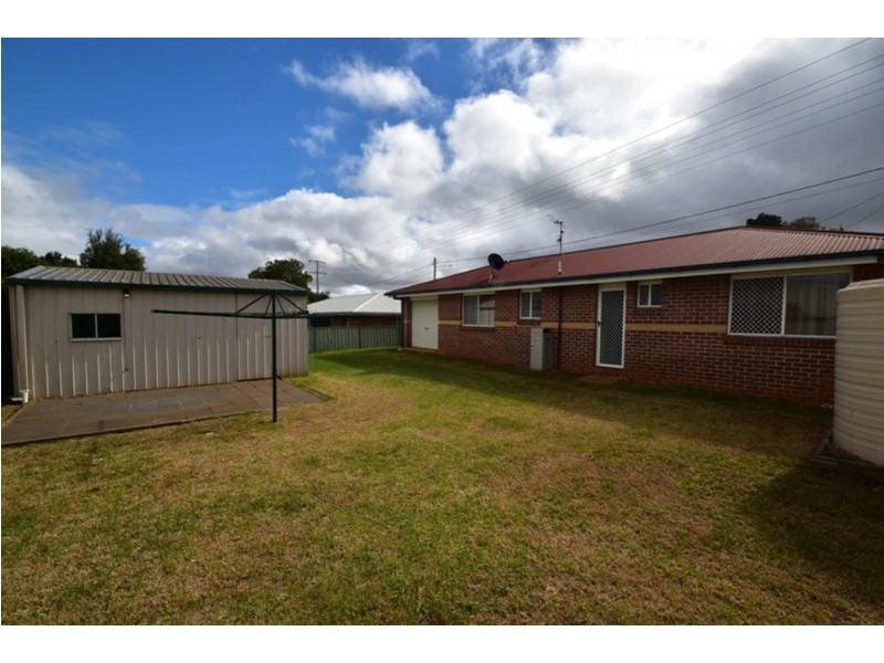 152 Hursley Road, Glenvale QLD 4350