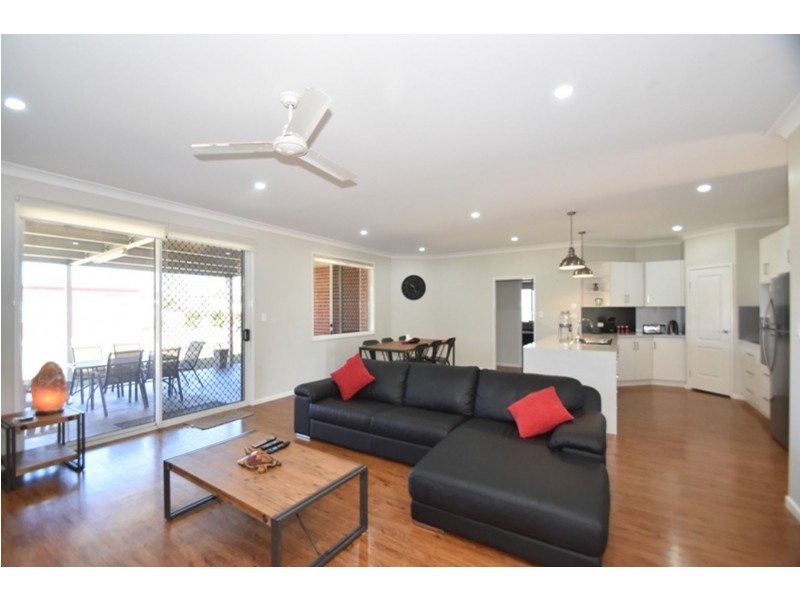13 Sommariva Street, Westbrook QLD 4350