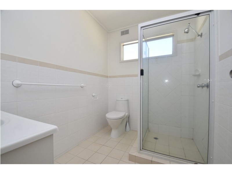 1/267a Geddes Street, Centenary Heights QLD 4350