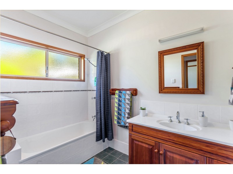 32 Murphy’s Creek Road, Blue Mountain Heights QLD 4350