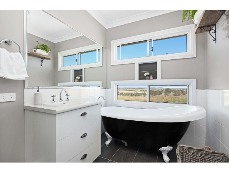 3 Southern Cross Drive, Kingsthorpe QLD 4400