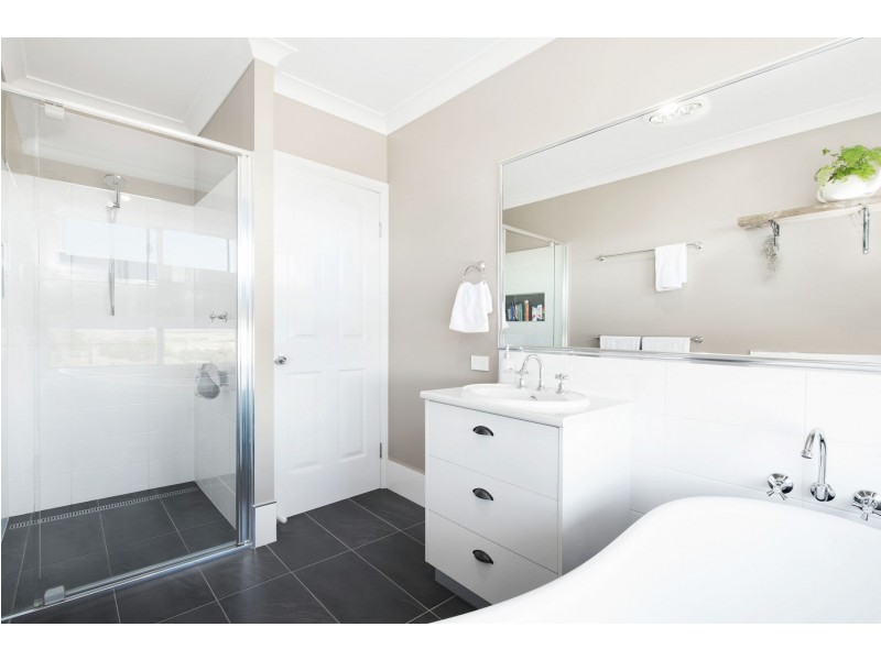 3 Southern Cross Drive, Kingsthorpe QLD 4400