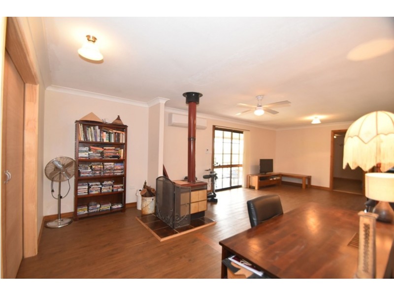 9 Lobwein Street, Meringandan West QLD 4352