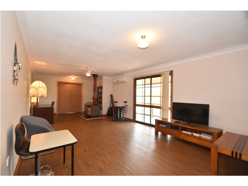 9 Lobwein Street, Meringandan West QLD 4352