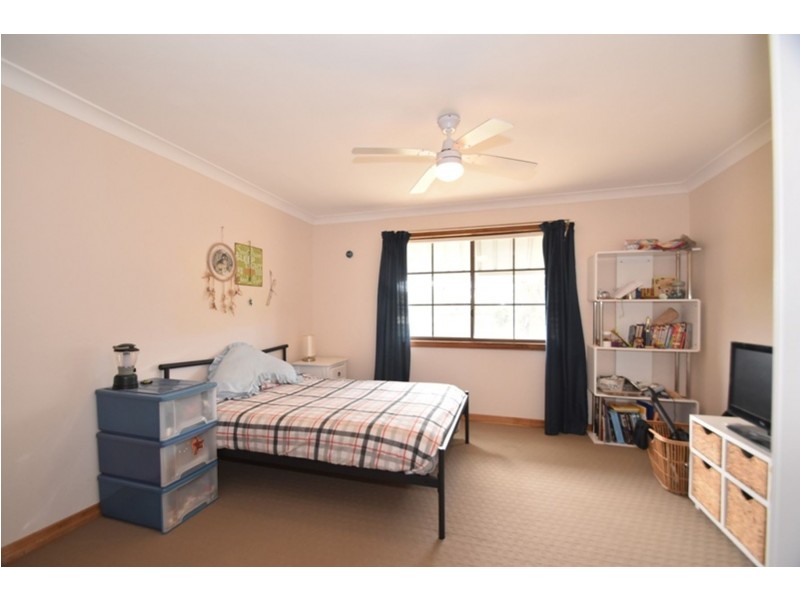 9 Lobwein Street, Meringandan West QLD 4352