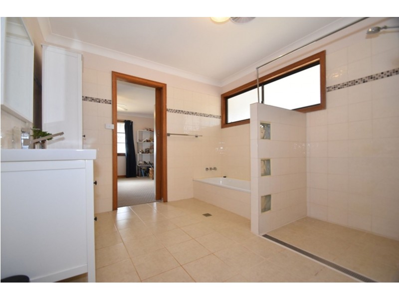 9 Lobwein Street, Meringandan West QLD 4352