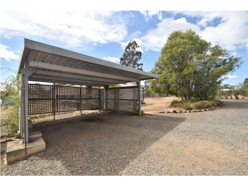 9 Lobwein Street, Meringandan West QLD 4352