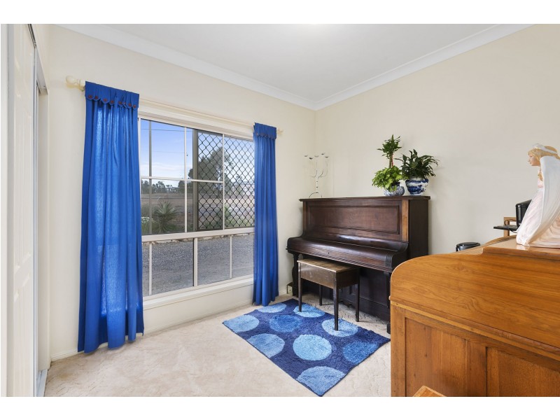 70 Lakes Drive, Laidley Heights QLD 4341