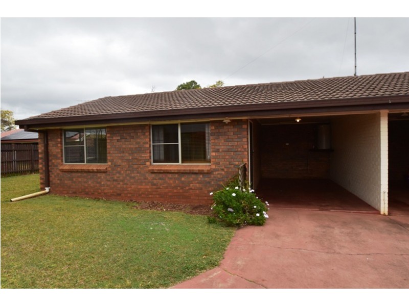 2/8 Marigold Street, Centenary Heights QLD 4350