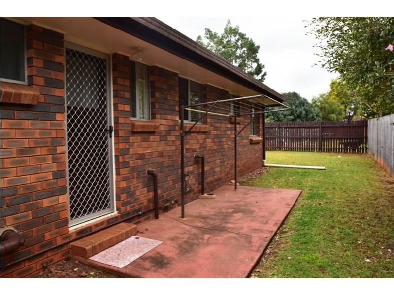 2/8 Marigold Street, Centenary Heights QLD 4350