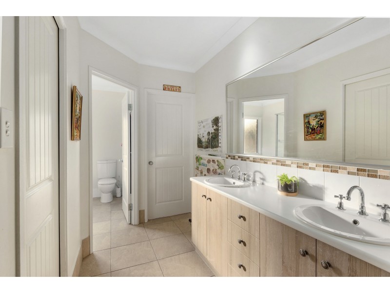 48 Gowlett Road, Haden QLD 4353