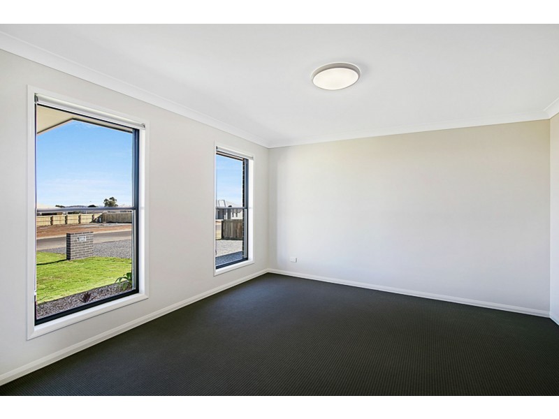 17 Magpie Drive, Cambooya QLD 4358