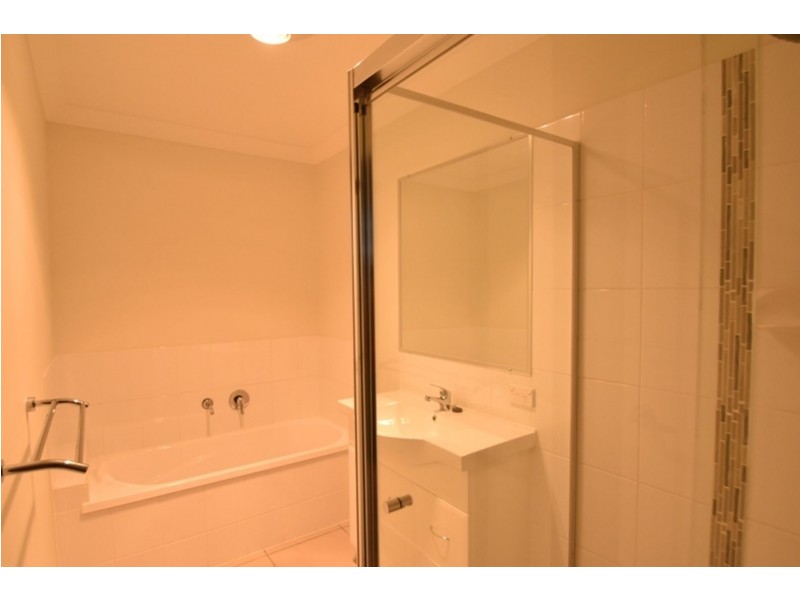 18/303 Bridge Street, Newtown QLD 4350