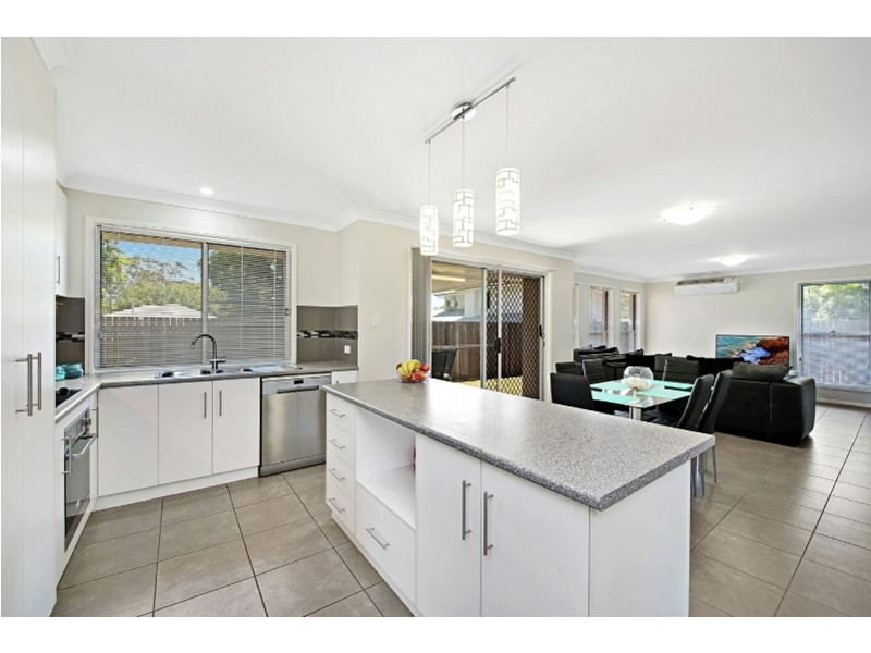 2/23b Charles Street, Newtown QLD 4350