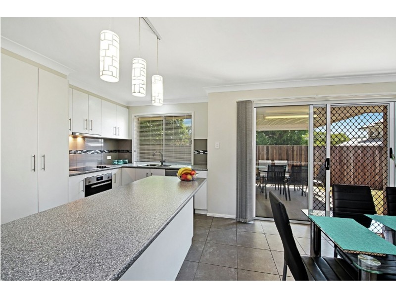 2/23b Charles Street, Newtown QLD 4350