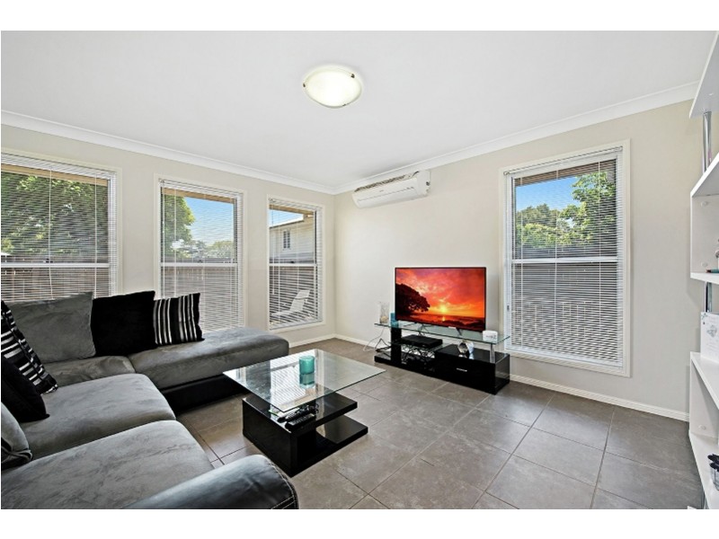 2/23b Charles Street, Newtown QLD 4350