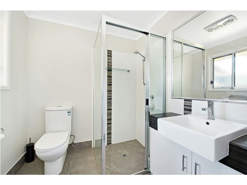 2/23b Charles Street, Newtown QLD 4350