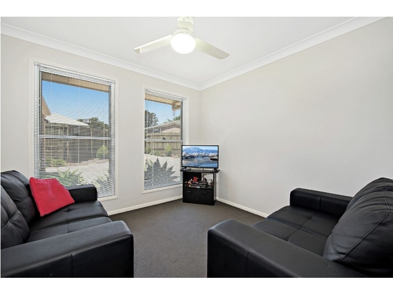 2/23b Charles Street, Newtown QLD 4350