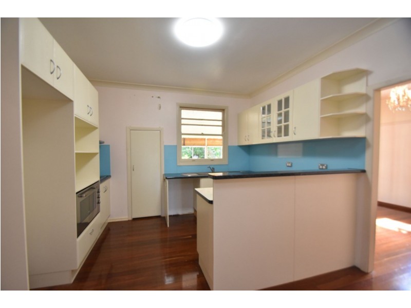 3 New Street, Mount Lofty QLD 4350