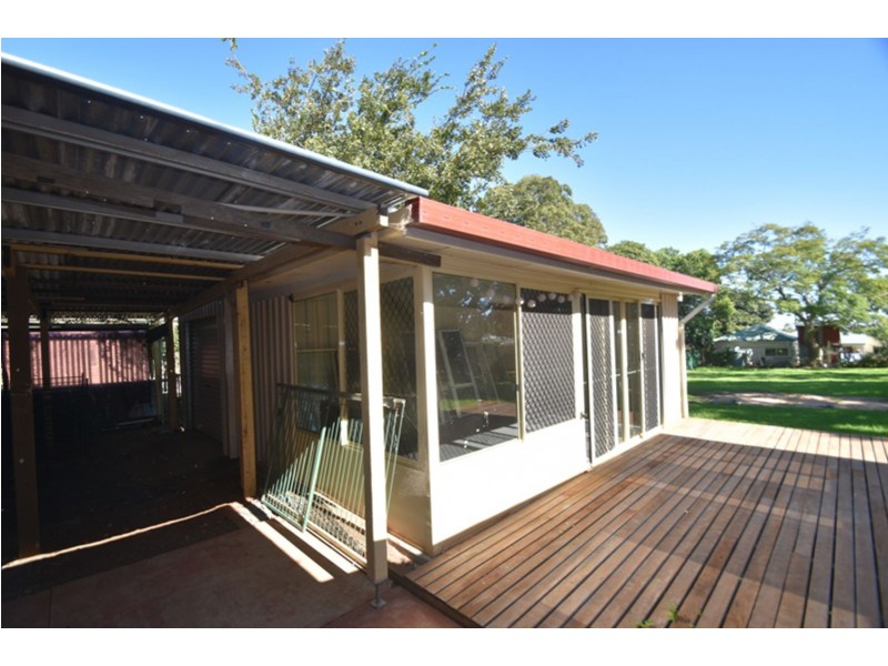 3 New Street, Mount Lofty QLD 4350