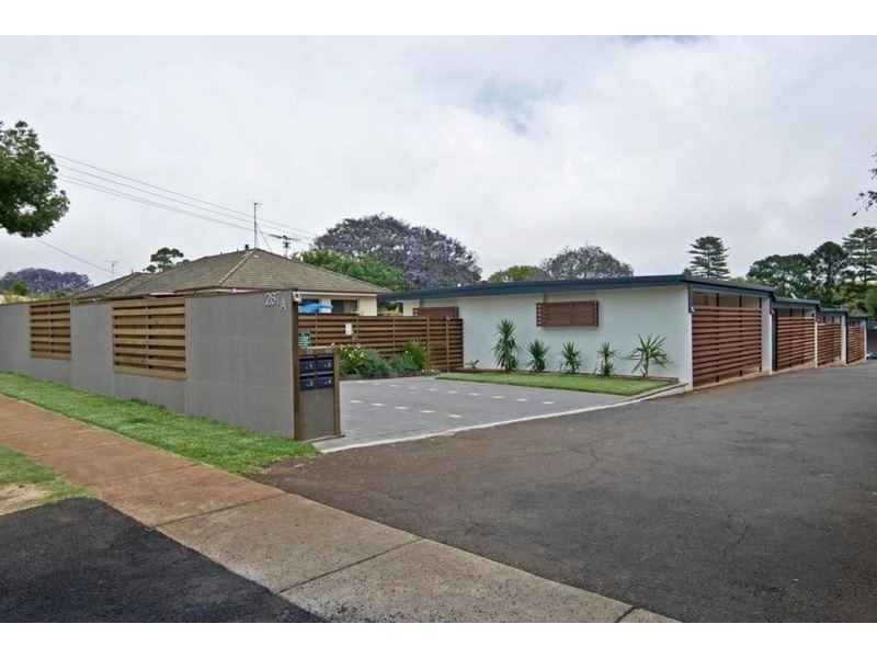 3/267a Geddes Street, Centenary Heights QLD 4350