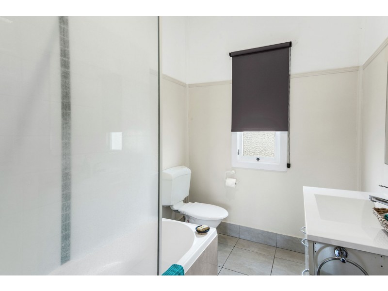 2 First Avenue, Harristown QLD 4350