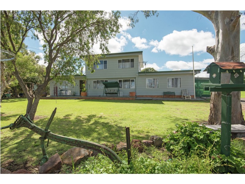 22 Mocatta Street, Goombungee QLD 4354