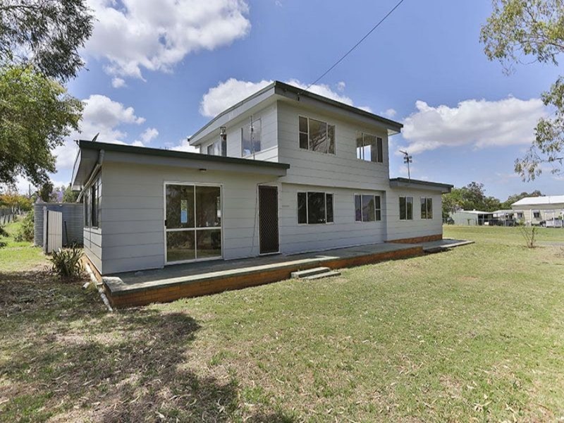 22 Mocatta Street, Goombungee QLD 4354