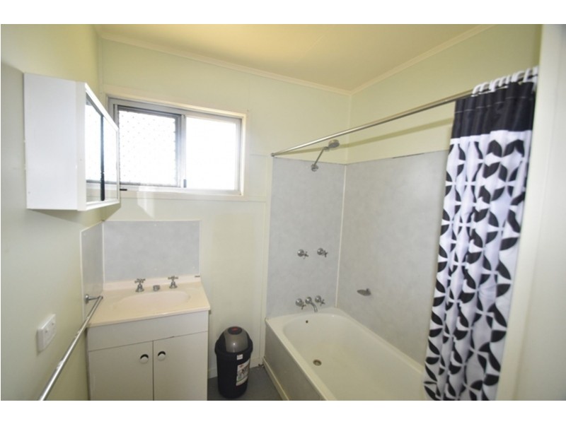 7 Shaw Court, Harristown QLD 4350