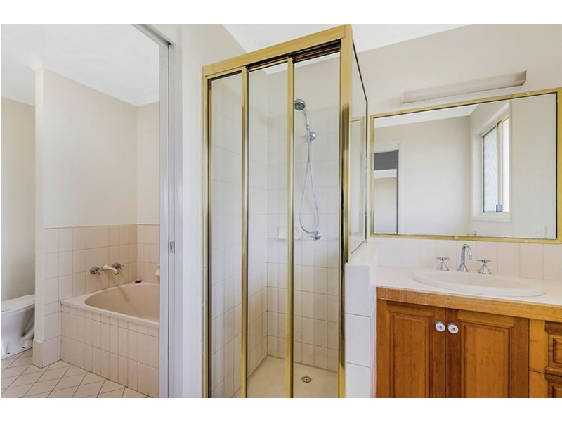8/64 Gordon Avenue, Newtown QLD 4350