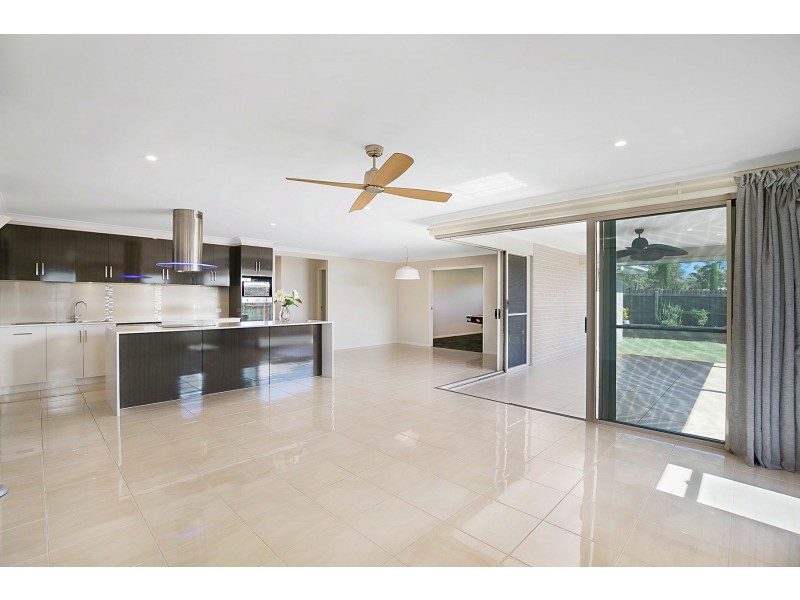 63 Entabeni Drive, Kearneys Spring QLD 4350