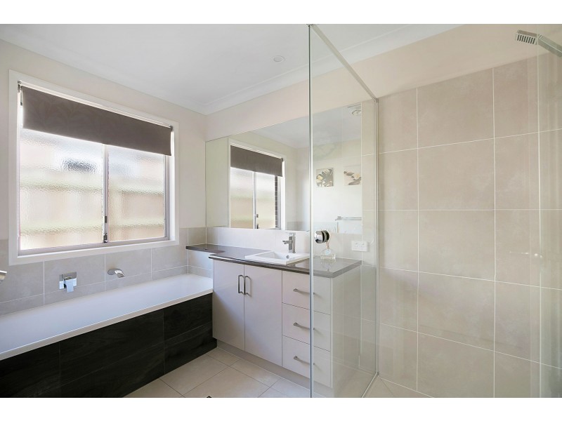 63 Entabeni Drive, Kearneys Spring QLD 4350