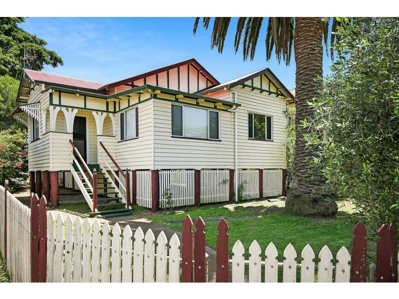 85 West Street, Newtown QLD 4350