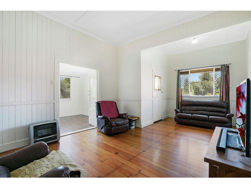 85 West Street, Newtown QLD 4350