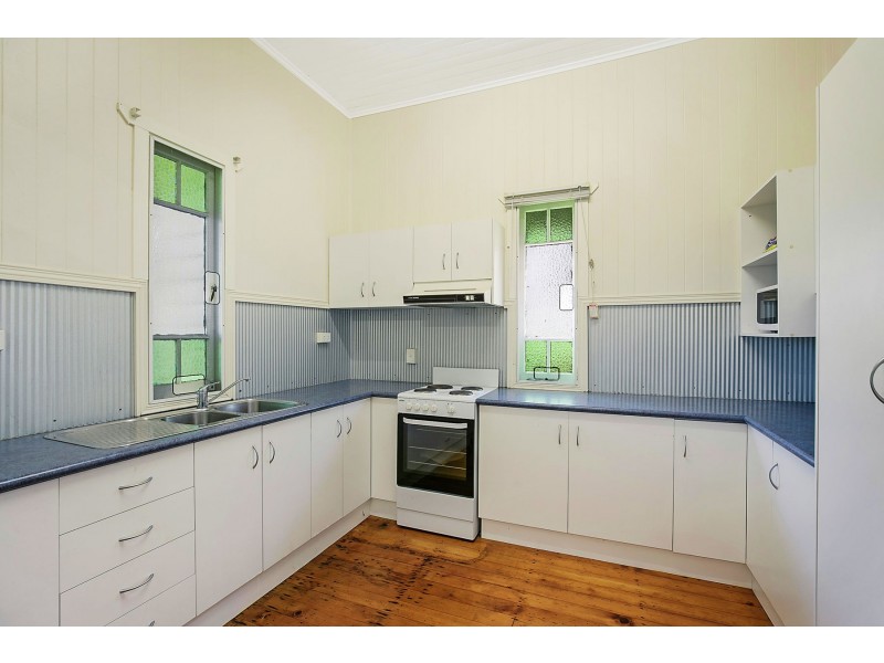 85 West Street, Newtown QLD 4350
