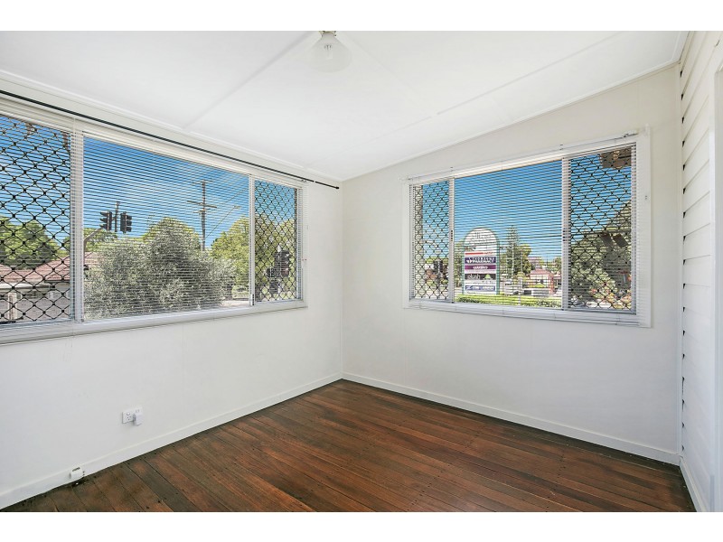85 West Street, Newtown QLD 4350