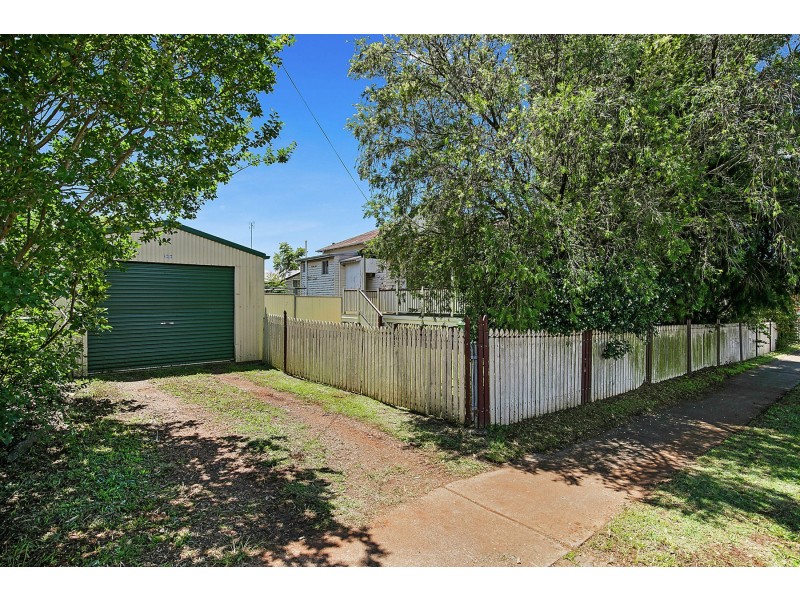 85 West Street, Newtown QLD 4350