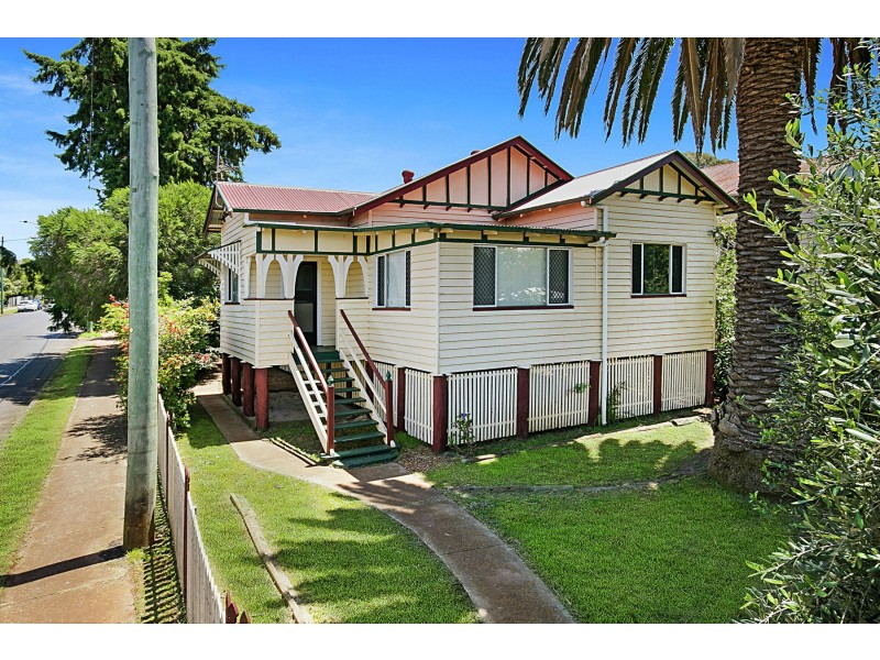 85 West Street, Newtown QLD 4350