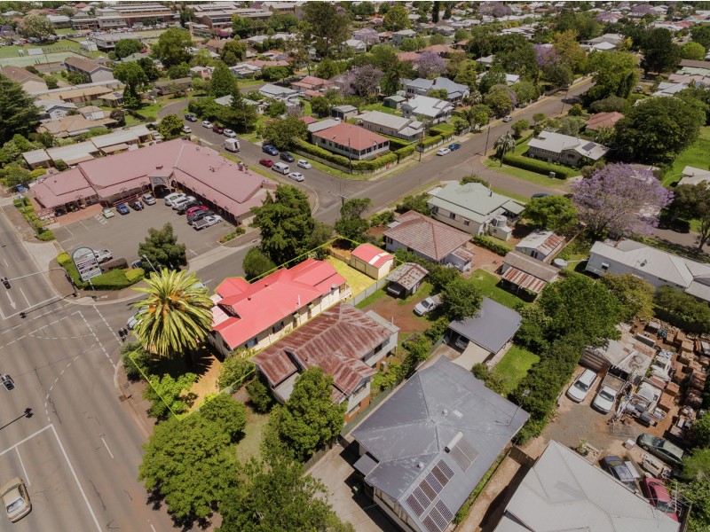 85 West Street, Newtown QLD 4350