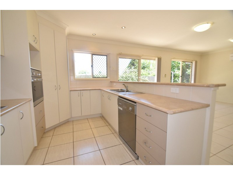 2/180A Jellicoe Street, Newtown QLD 4350